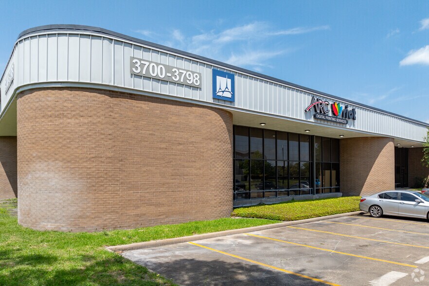 3700-3798 Westchase Dr, Houston, TX à louer - Photo du bâtiment - Image 1 de 5