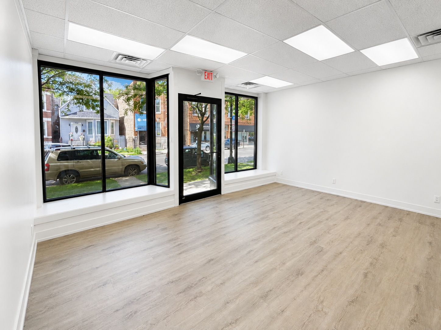 1901-1915 W Foster Ave, Chicago, IL for lease Interior Photo- Image 1 of 15