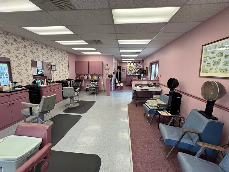 100 N Buckmarsh St, Berryville, VA à louer - Photo intérieure - Image 2 de 9