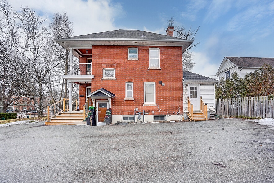 12 Vincent St, Newmarket, ON for sale - Building Photo - Image 2 of 15
