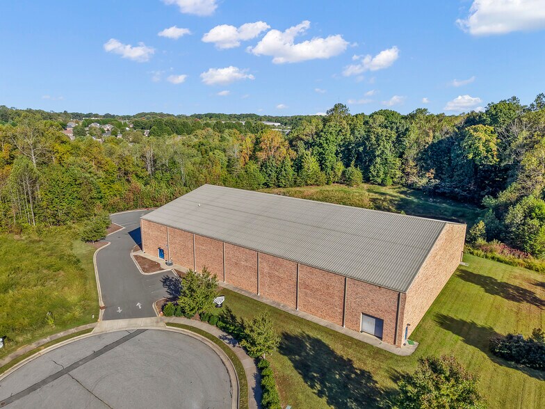 263 Gretas Way Ct, Kernersville, NC à vendre - Photo du bâtiment - Image 2 de 10