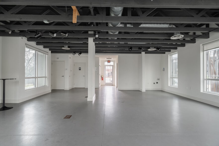 692 10th St, Atlanta, GA for sale - Interior Photo - Image 2 of 40