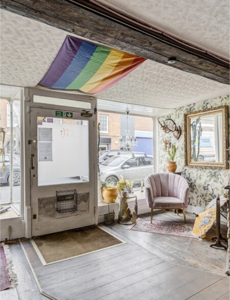10 The Hornet, Chichester for sale - Interior Photo - Image 2 of 7