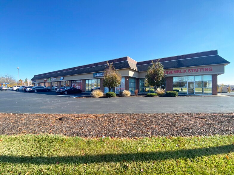 855 N High School Rd, Indianapolis, IN à louer - Photo du bâtiment - Image 3 de 5