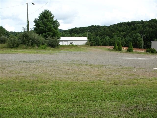 1021 E Stewart Dr, Galax, VA à vendre - Photo du bâtiment - Image 3 de 4