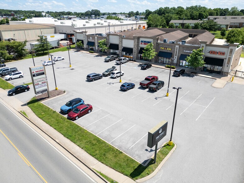 210 Needmore Rd, Clarksville, TN à louer - Photo du bâtiment - Image 2 de 6