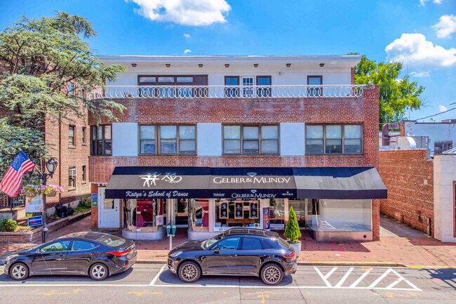 More details for 5 Bond St, Great Neck, NY - Retail for Lease