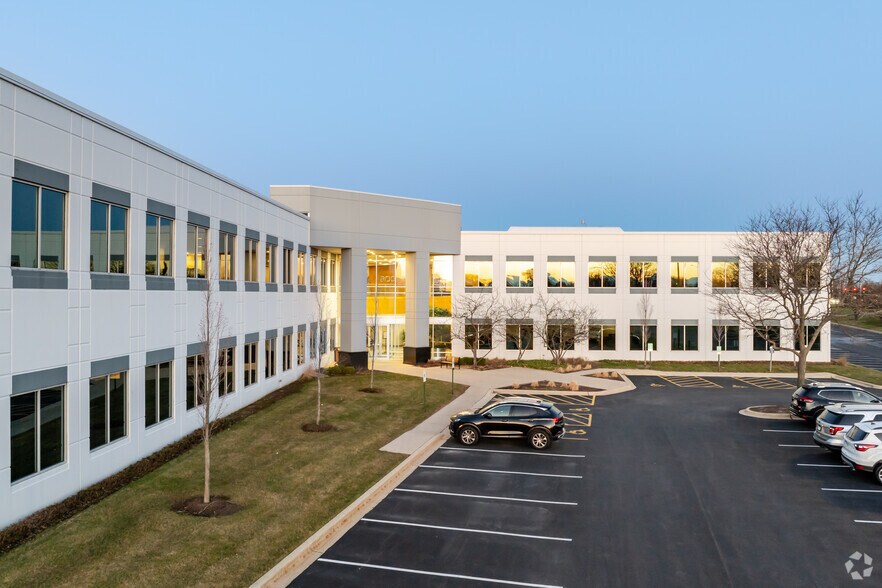 2349 W Lake St, Addison, IL à louer - Photo du bâtiment - Image 1 de 17