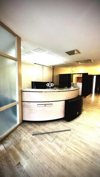 Retail in Sorgues for lease - Interior Photo - Image 1 of 3