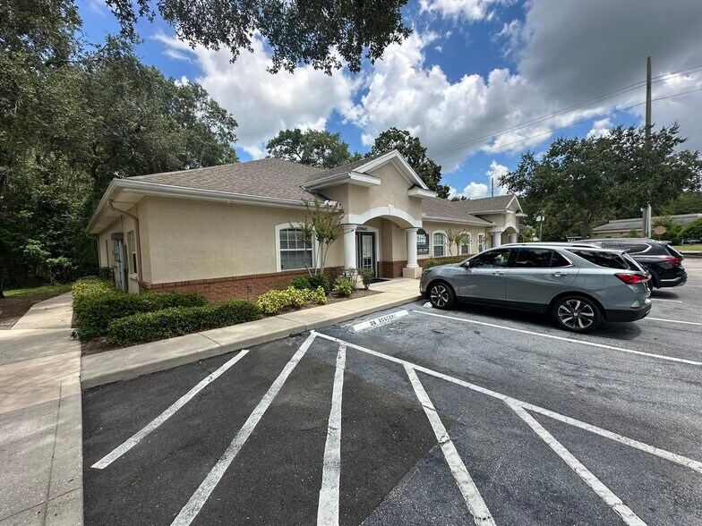 10960 Sheldon Rd, Tampa, FL à vendre - Photo du bâtiment - Image 1 de 16