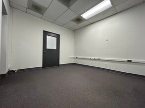 3901 SE Naef Rd, Portland, OR for lease Interior Photo- Image 2 of 10