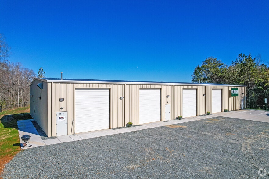 1050 Sardis Dr, Indian Trail, NC for lease - Primary Photo - Image 1 of 7