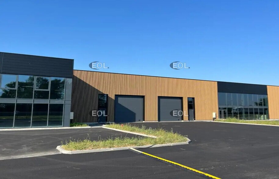 Flex dans Ambérieux à louer - Photo du bâtiment - Image 2 de 6