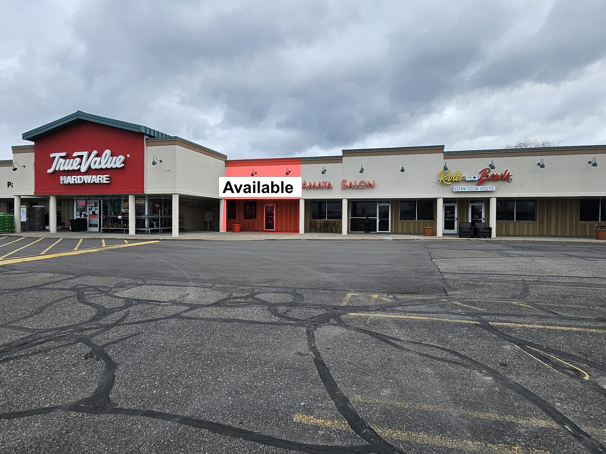 21305-2135 John Milless Dr, Rogers, MN for lease Building Photo- Image 1 of 6