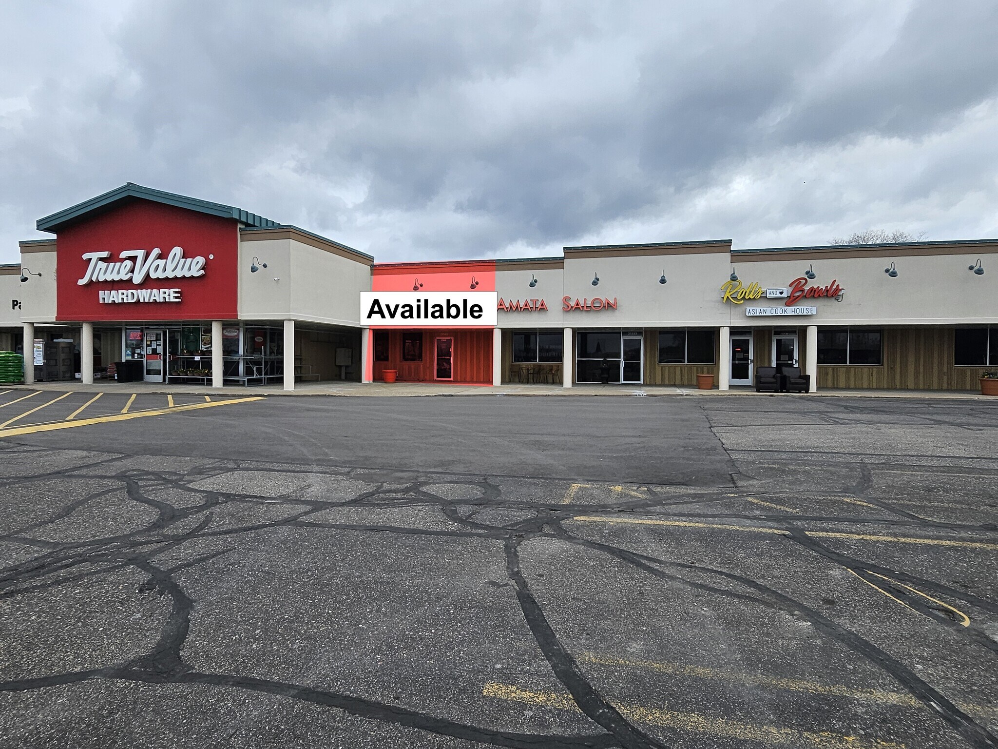 21305-2135 John Milless Dr, Rogers, MN à louer Photo du bâtiment- Image 1 de 6