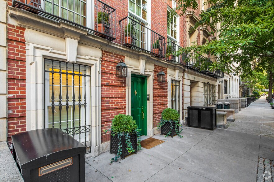 16 E 73rd St, New York, NY à vendre - Photo du bâtiment - Image 3 de 6