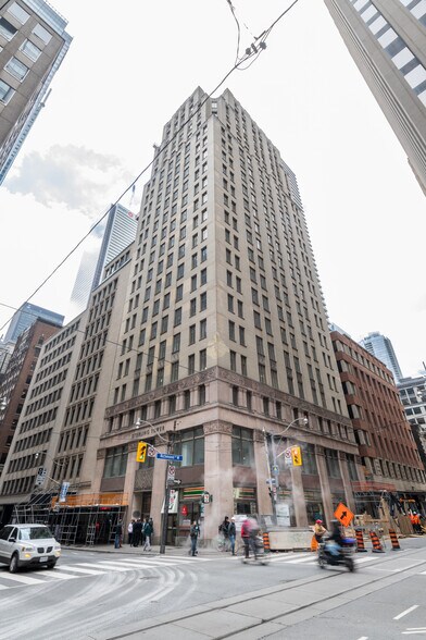 372 Bay St, Toronto, ON à louer - Photo du bâtiment - Image 1 de 6