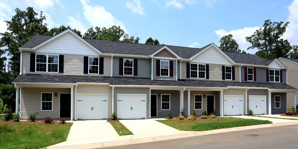 1104 Brooksridge way, Whitsett, NC à vendre - Photo du bâtiment - Image 1 de 14
