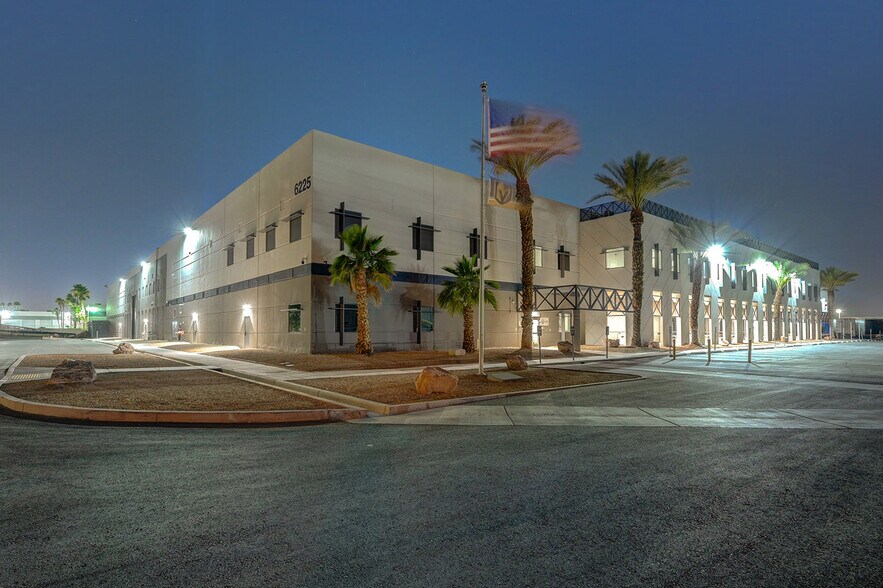 6225 Annie Oakley Dr, Las Vegas, NV à vendre - Photo du bâtiment - Image 3 de 10