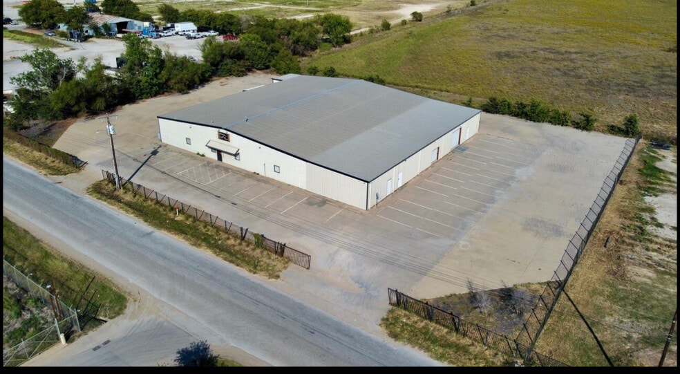 10100 Hicks Field Rd, Fort Worth, TX for lease - Primary Photo - Image 1 of 39