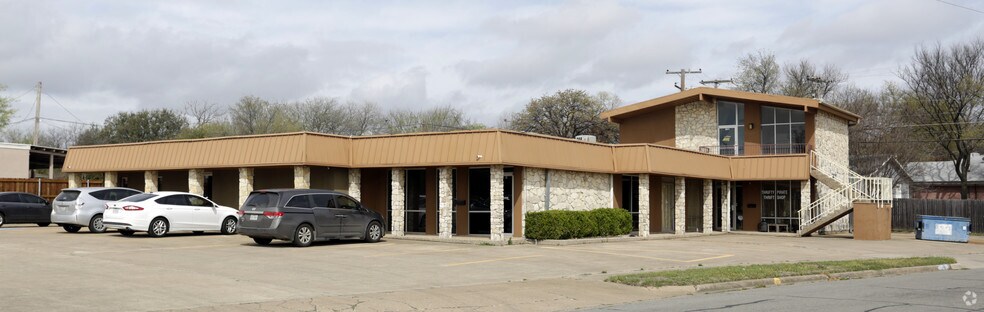200-204 W Bedford Euless Rd, Hurst, TX à louer - Photo du bâtiment - Image 3 de 5