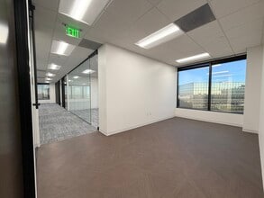 4851 Lyndon B Johnson Fwy, Dallas, TX à louer Photo intérieure- Image 1 de 13