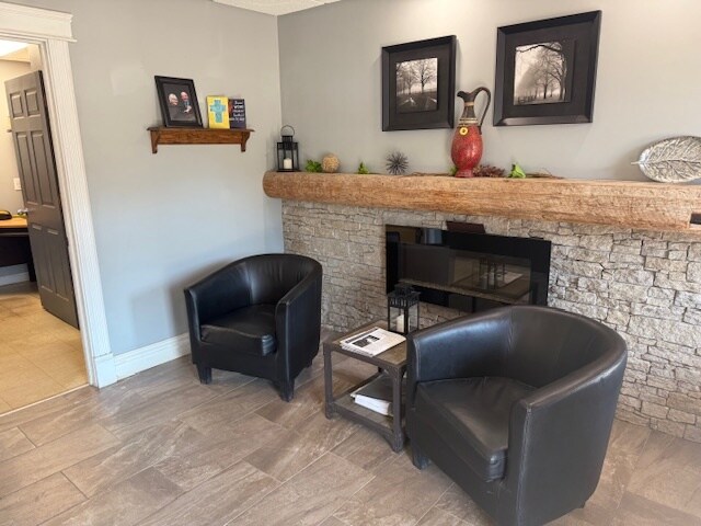 2551 Petawawa Blvd, Petawawa, ON à vendre - Photo du bâtiment - Image 2 de 24