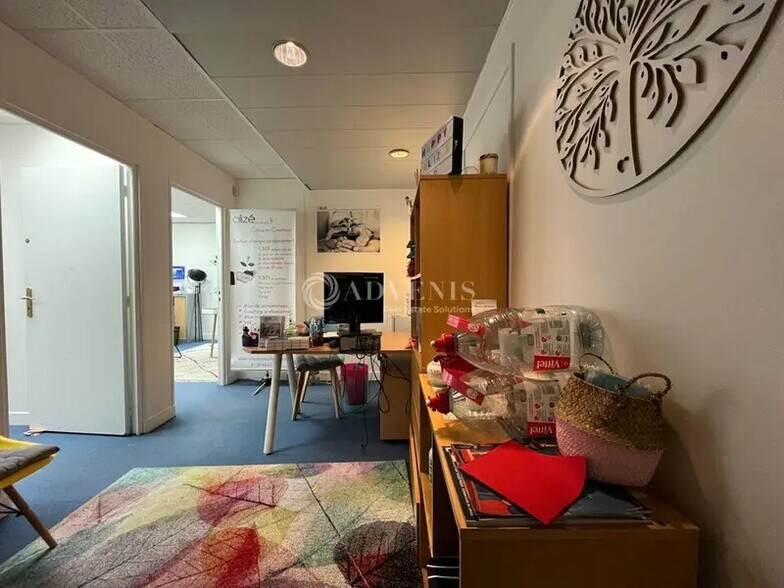 Office in Montigny-le-Bretonneux for lease - Interior Photo - Image 2 of 5
