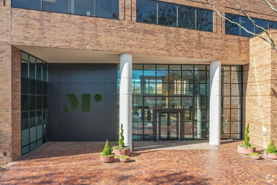 11190 Sunrise Valley Dr, Reston, VA à louer - Photo du bâtiment - Image 3 de 3