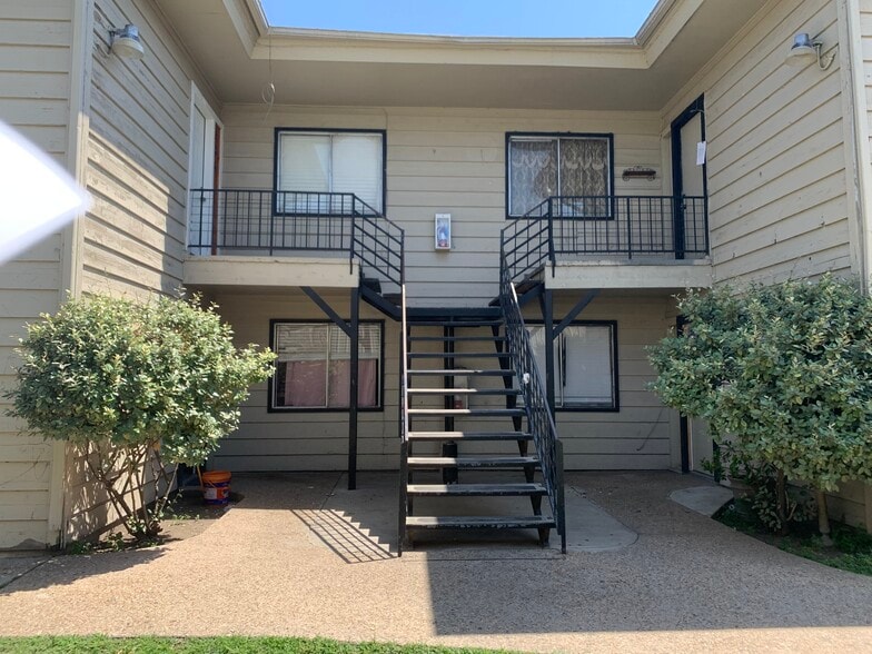 1710 Wooten Park Dr, Austin, TX for sale - Building Photo - Image 2 of 16