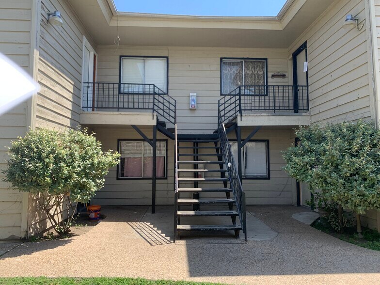 1710 Wooten Park Dr, Austin, TX à vendre - Photo du bâtiment - Image 2 de 16