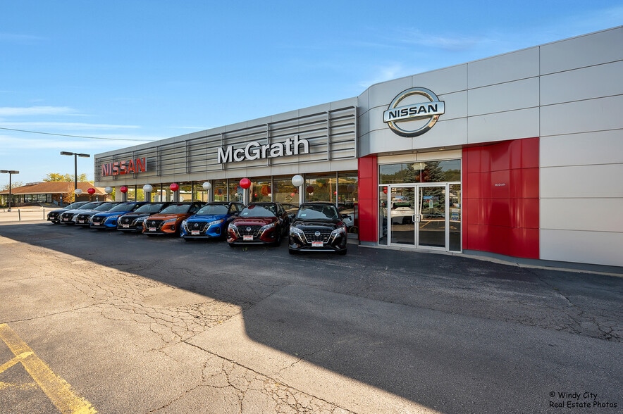 945 E Chicago St, Elgin, IL à vendre - Photo du bâtiment - Image 2 de 31