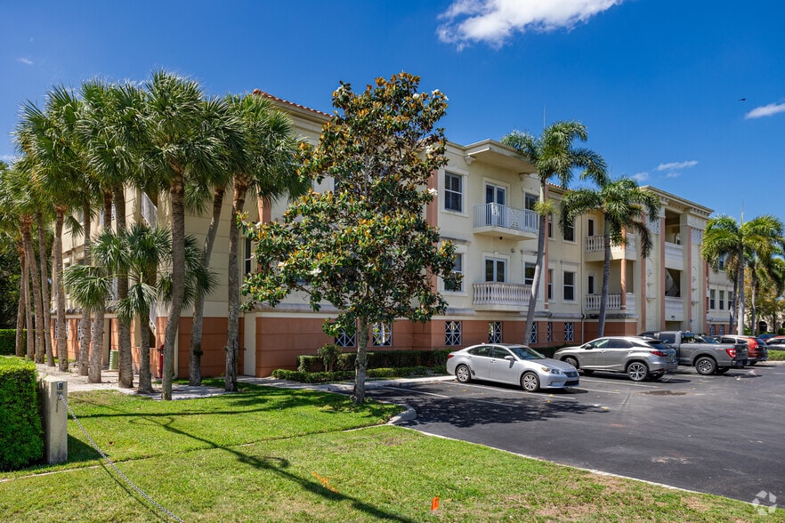 3960 Radio Rd, Naples, FL for lease - Primary Photo - Image 1 of 28