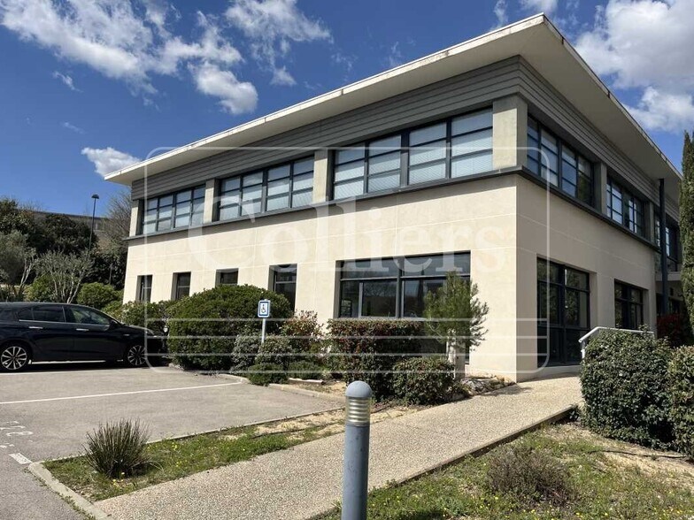 860 Rue René Descartes, Aix-en-Provence à louer - Photo du bâtiment - Image 2 de 8