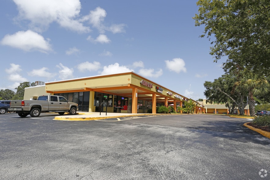 9201-9394 Oakhurst Rd, Seminole, FL for lease - Building Photo - Image 3 of 17