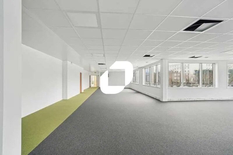 Office in Villepinte for lease - Building Photo - Image 1 of 9