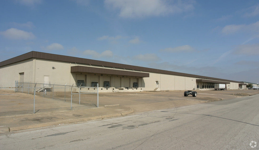 605 110th St, Arlington, TX for lease - Building Photo - Image 2 of 4