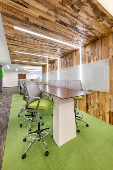 2900 W Geronimo Pl, Chandler, AZ for lease - Building Photo - Image 3 of 8