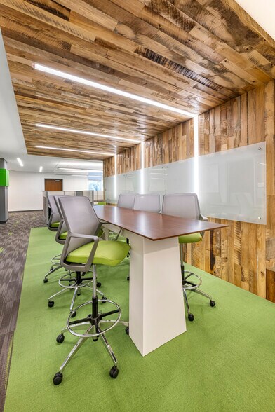 2900 W Geronimo Pl, Chandler, AZ à louer - Photo du bâtiment - Image 3 de 8