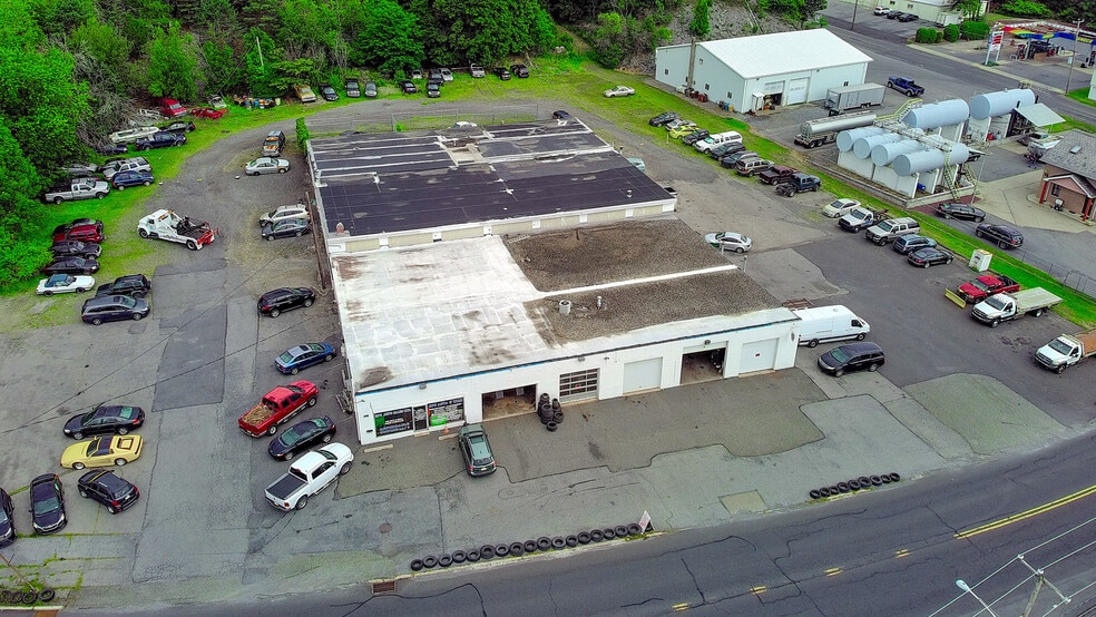 1109 Blue Valley Dr, Pen Argyl, PA for sale - Aerial - Image 2 of 4