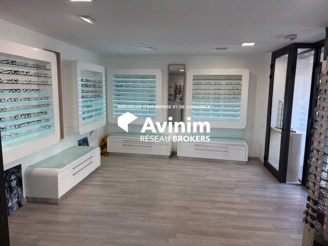 Retail in Marseille for lease Interior Photo- Image 1 of 7
