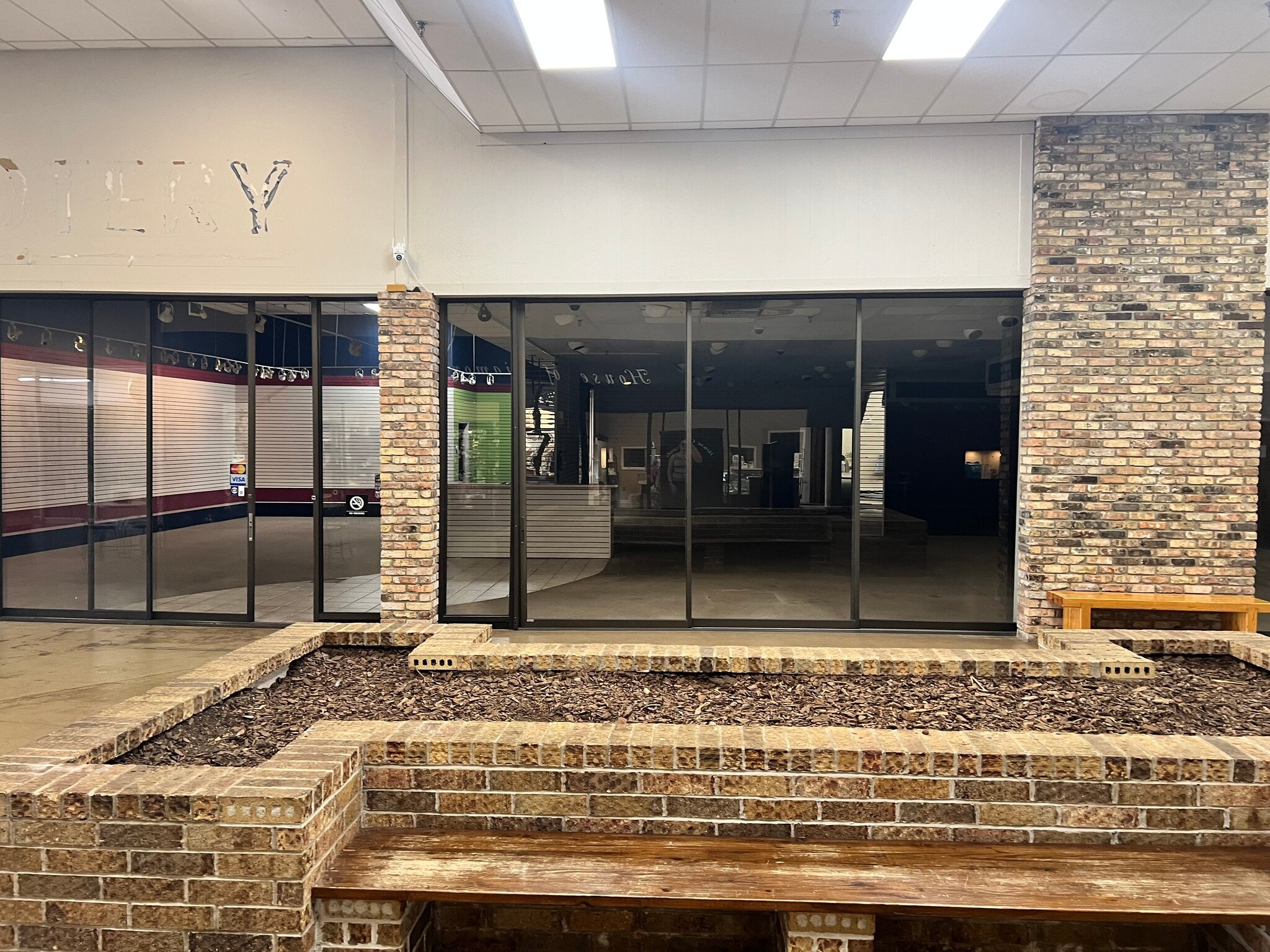 501 S Main St, Springhill, LA for lease Interior Photo- Image 1 of 18