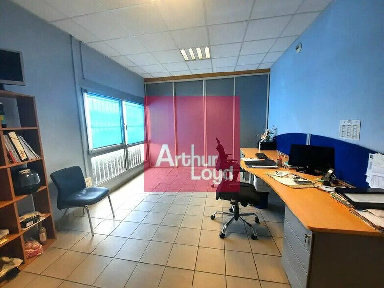Office in Clermont-Ferrand for lease - Interior Photo - Image 2 of 8