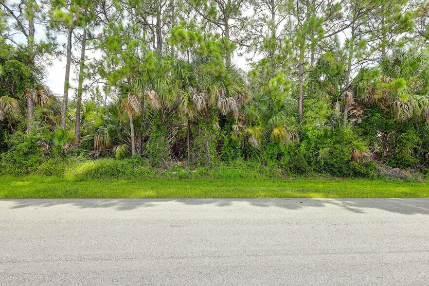 3832 Janiga St, Port Saint Lucie, FL à vendre - Photo du bâtiment - Image 2 de 17