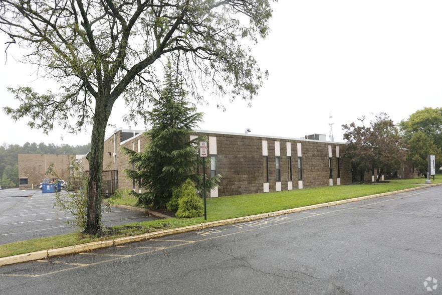 365 Blair Rd, Avenel, NJ for lease - Primary Photo - Image 1 of 7