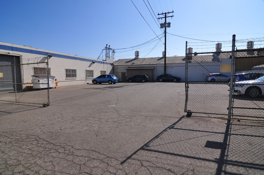 1117 Chestnut St, Burbank, CA à louer - Photo du bâtiment - Image 2 de 5