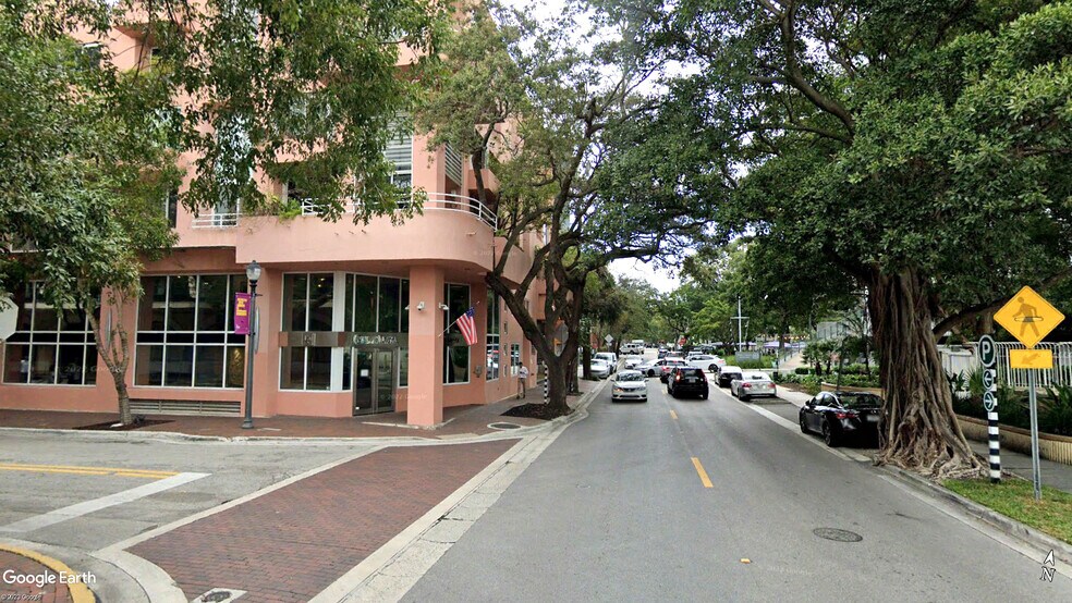 3350 Mary St, Miami, FL à louer - Photo du bâtiment - Image 3 de 17