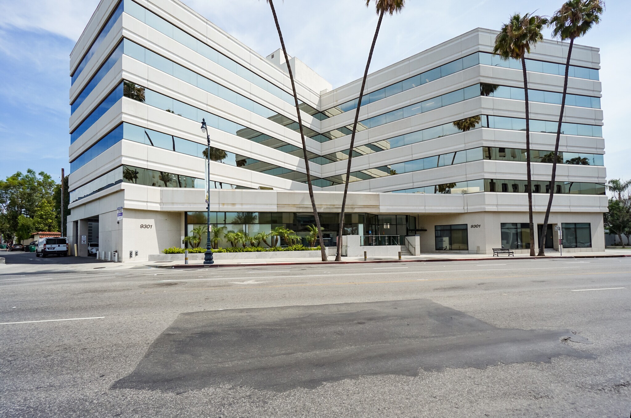 9301 Wilshire Blvd, Beverly Hills, CA for lease Building Photo- Image 1 of 10
