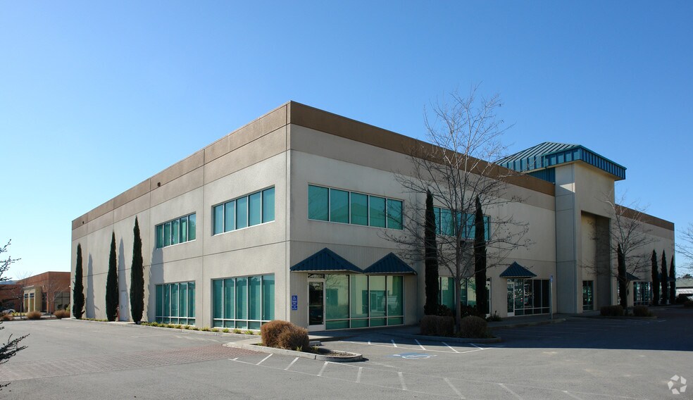 850 Lindberg Ln, Petaluma, CA for lease - Building Photo - Image 1 of 7