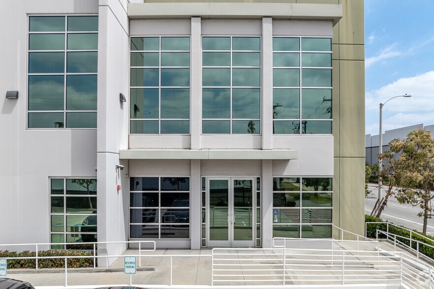 6027 Bandini Blvd, Commerce, CA for lease - Building Photo - Image 3 of 8